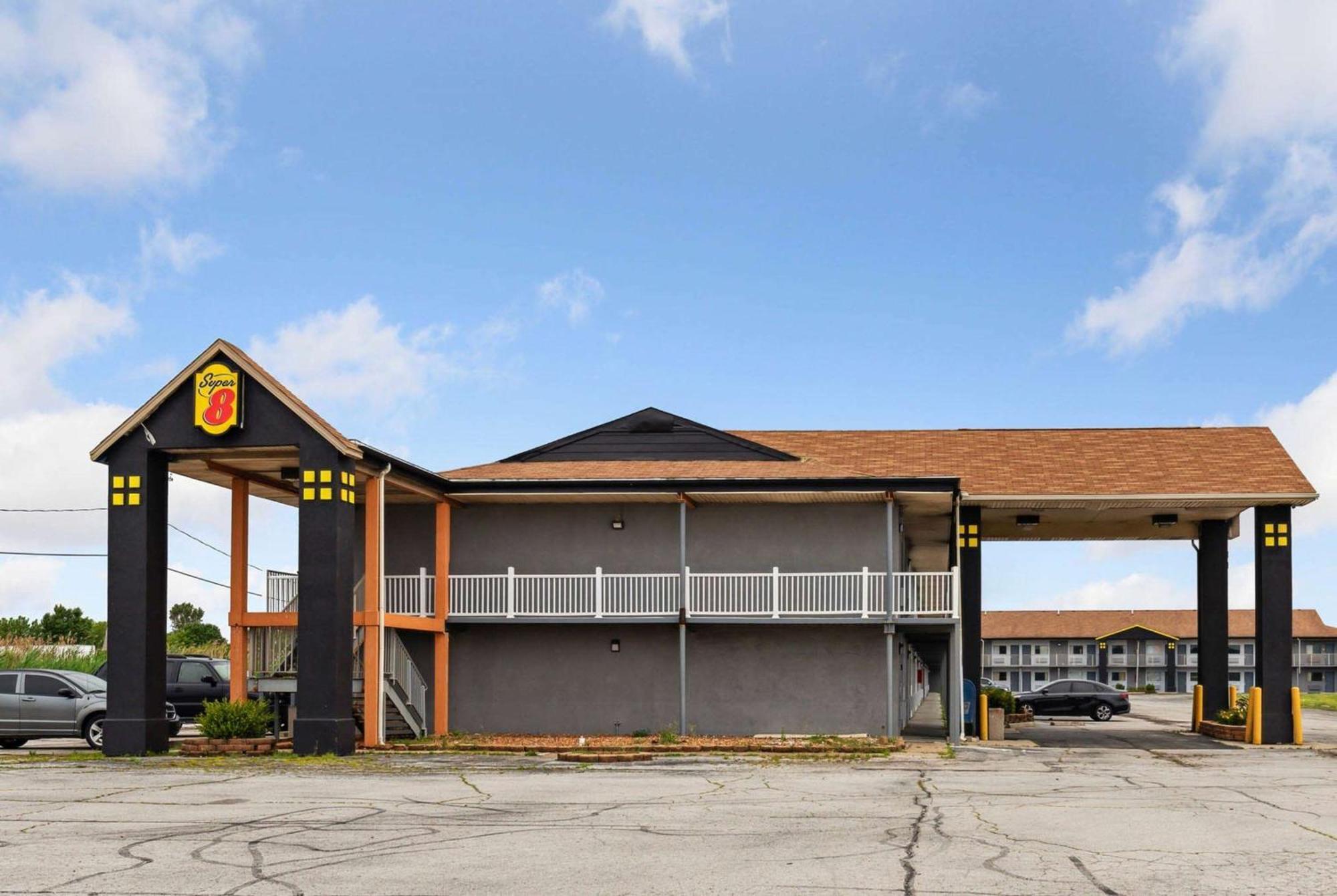 Hotel Super 8 By Wyndham Millbury/Toledo Esterno foto