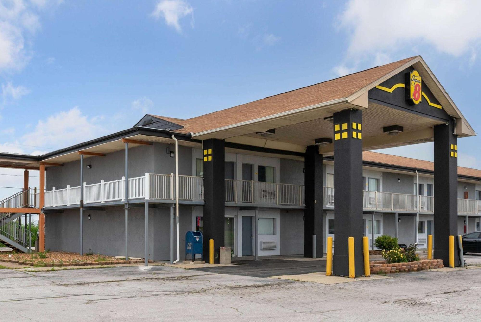 Hotel Super 8 By Wyndham Millbury/Toledo Esterno foto
