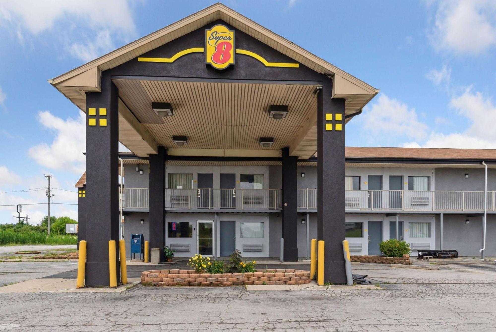Hotel Super 8 By Wyndham Millbury/Toledo Esterno foto