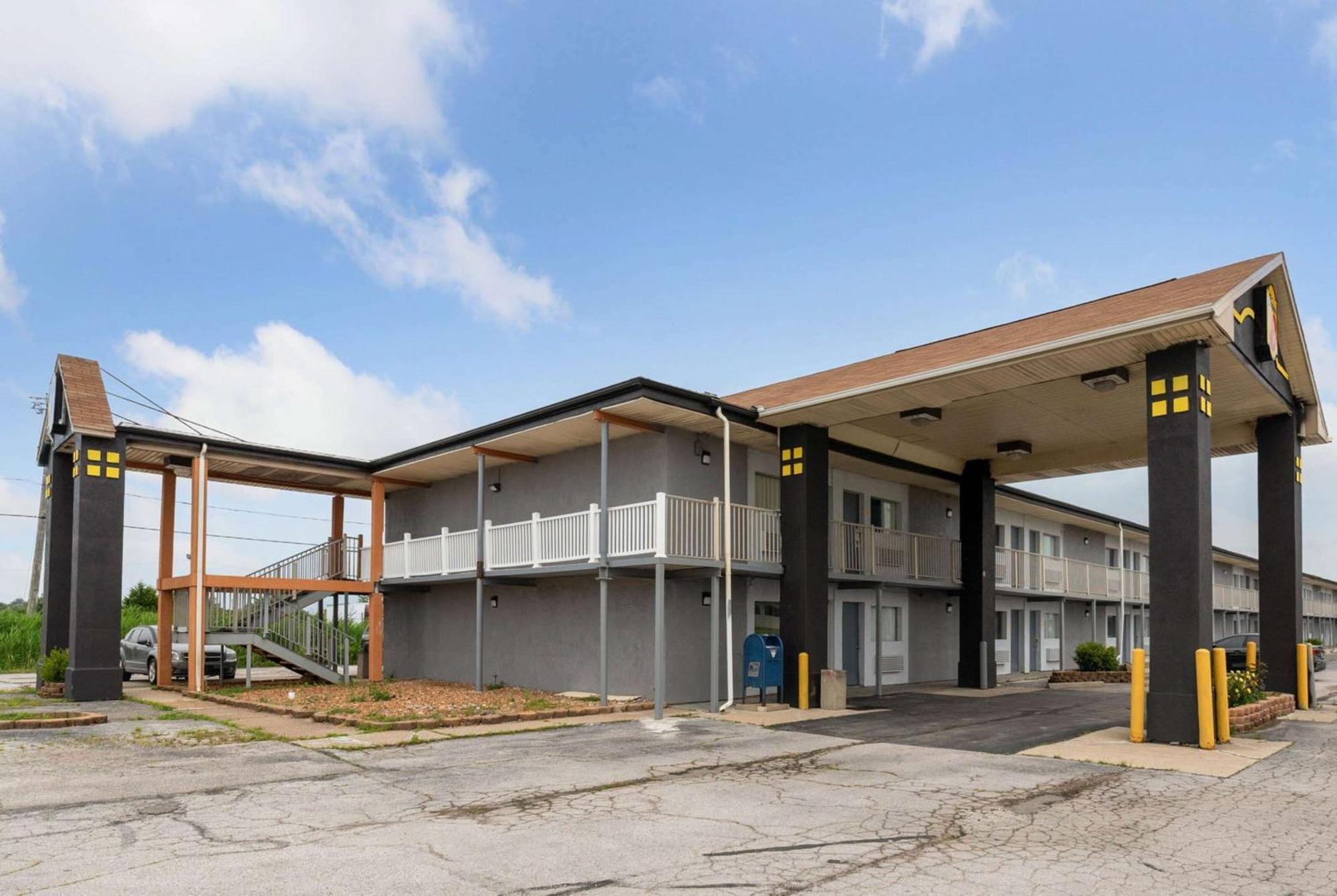 Hotel Super 8 By Wyndham Millbury/Toledo Esterno foto